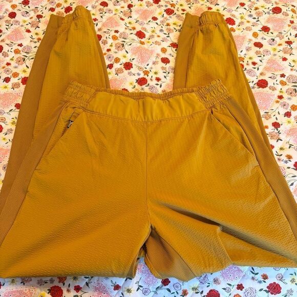 Athleta textured Brooklyn jogger - Picture 2 of 4